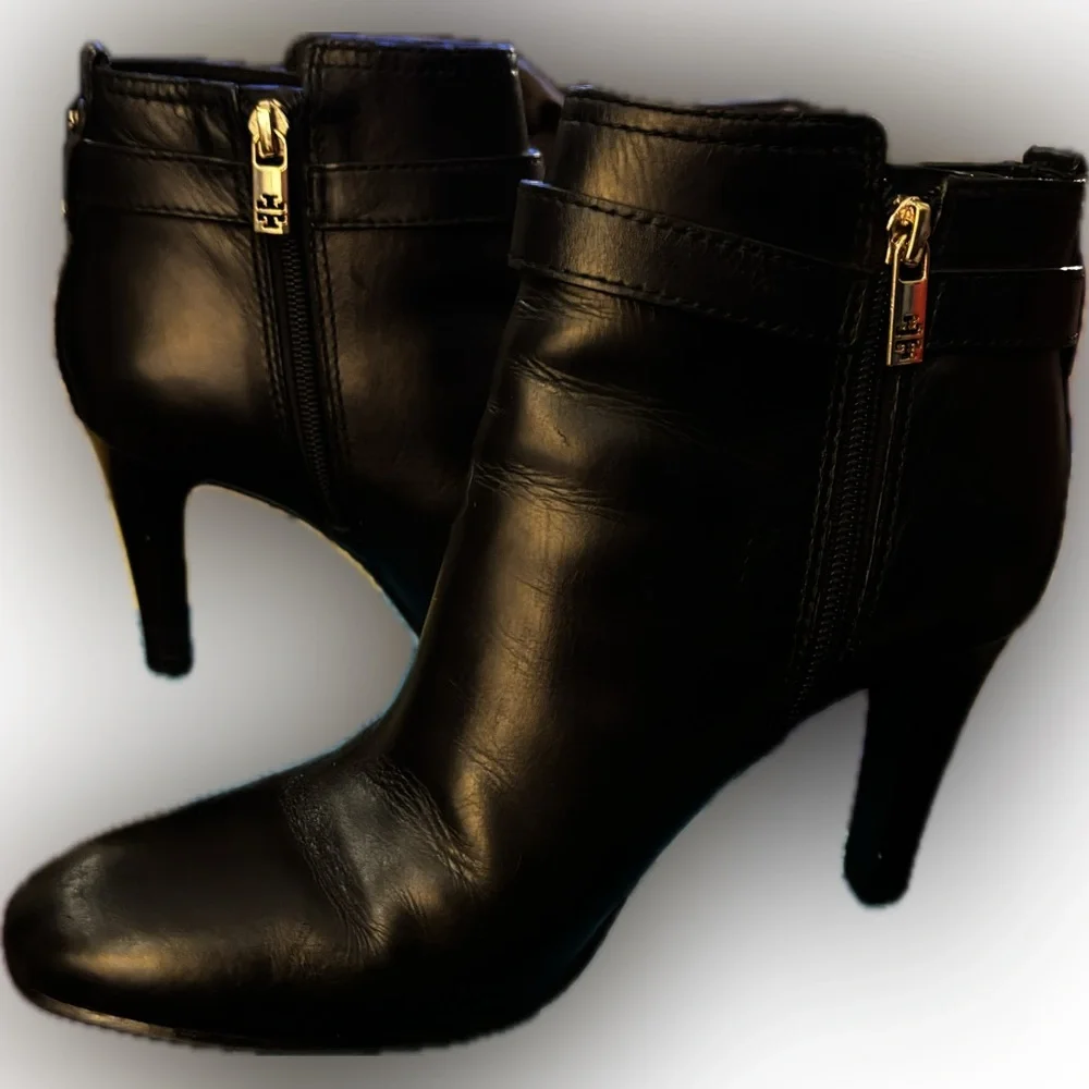 Black Gorgeous Tory Burch Brita Equestrian Calf High-Heel Boots
Sz. 8 - Picture 4 of 10